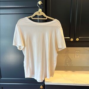 Lulu lemon tshirt, good condition! Minimal staining in arm pit. Very comfy.